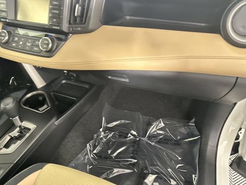 Used 2018 Toyota RAV4 XLE w/ Plus Extra Value Package AWD/4WD image 22