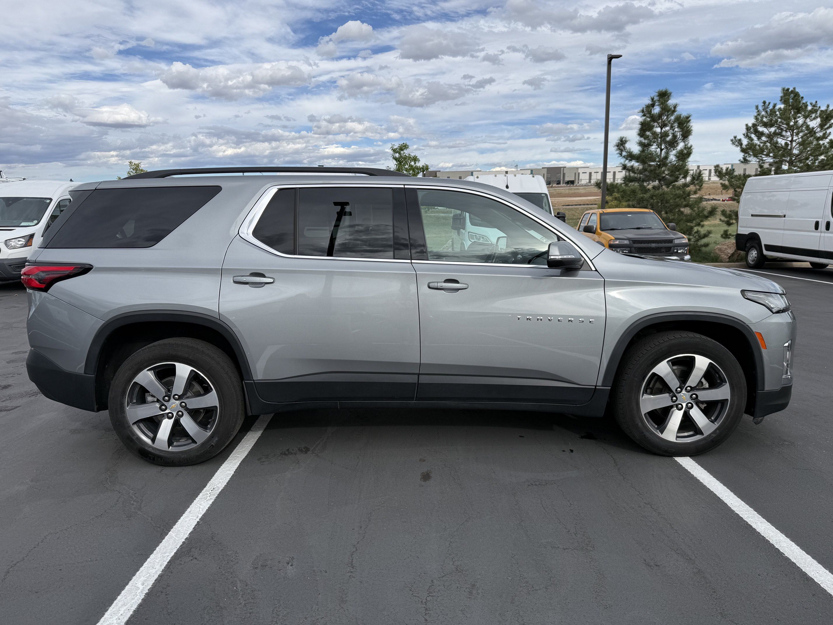 Used 2023 Chevrolet Traverse LT w/ LT Premium Package AWD/4WD image 6