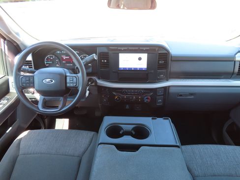 Used 2024 Ford F250 XLT image 2