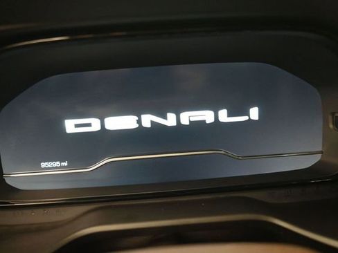 Used 2023 GMC Yukon XL Denali AWD/4WD image 11