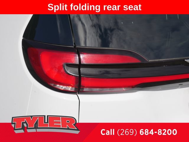 Used 2024 Chrysler Pacifica Limited FWD image 12