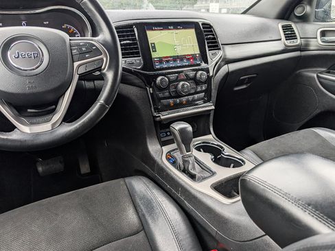 Used 2019 Jeep Grand Cherokee Altitude AWD/4WD image 24