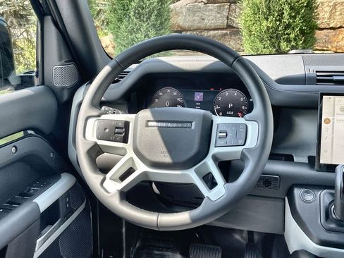 Certified 2024 Land Rover Defender 110 SE image 21