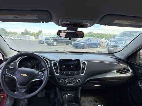 Used 2019 Chevrolet Malibu LT FWD image 15
