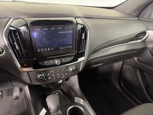 Used 2023 Chevrolet Traverse LT w/ Rear Camera Mirror Package AWD/4WD image 4