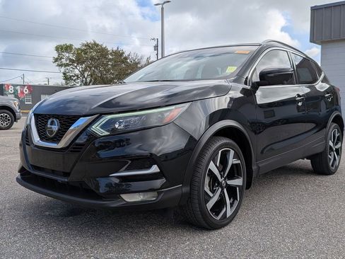 Used 2022 Nissan Rogue Sport SL w/ Premium Package image 2