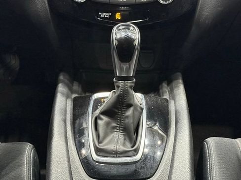 Used 2019 Nissan Rogue SV FWD image 39