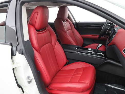 Certified 2023 Maserati Ghibli Modena RWD image 12