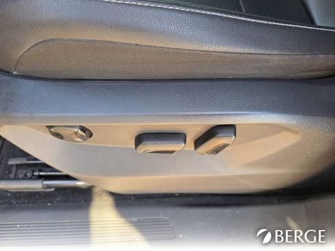 Used 2019 Volkswagen Tiguan SE w/ Panoramic Sunroof Package image 15