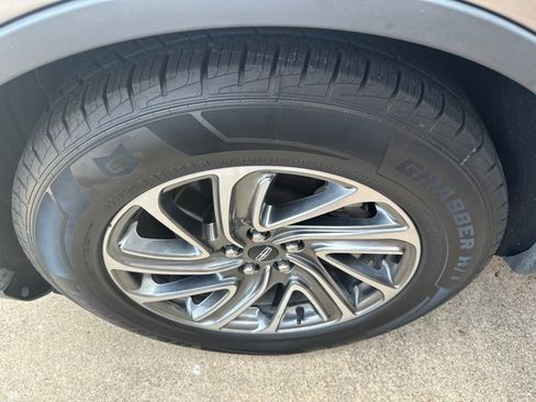 Used 2020 Lincoln Aviator 2WD image 23