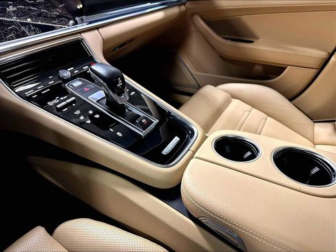 Used 2022 Porsche Panamera 4 Platinum Edition AWD/4WD image 19