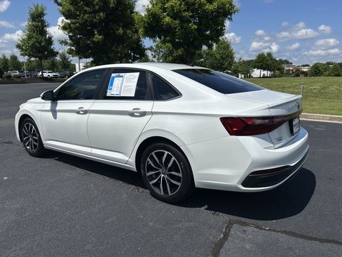 Used 2025 Volkswagen Jetta SE w/ Sunroof Package FWD image 7