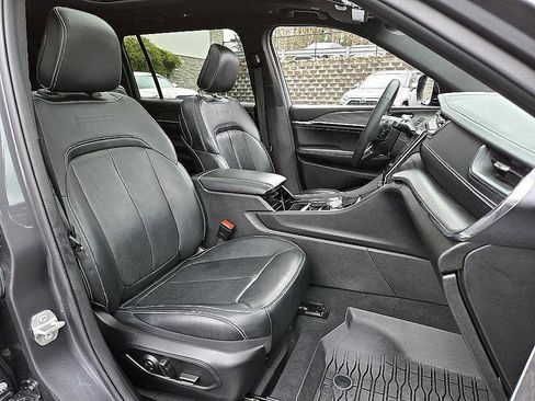 Used 2023 Jeep Grand Cherokee L Overland image 18