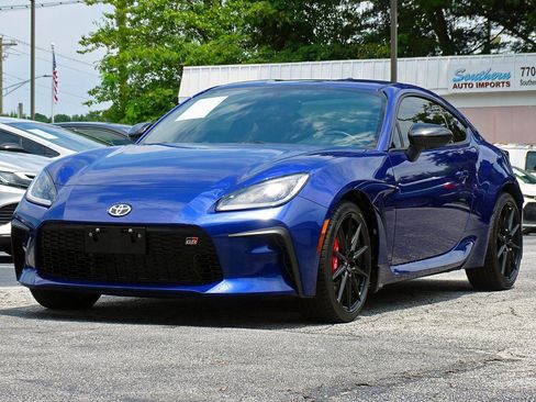Used 2025 Toyota GR86 Premium w/ Performance Package RWD image 9