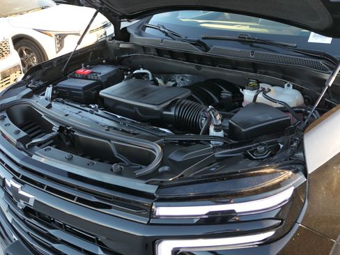 Used 2025 Chevrolet Suburban RST image 27