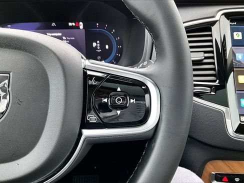 Used 2024 Volvo XC90 B6 Plus image 12