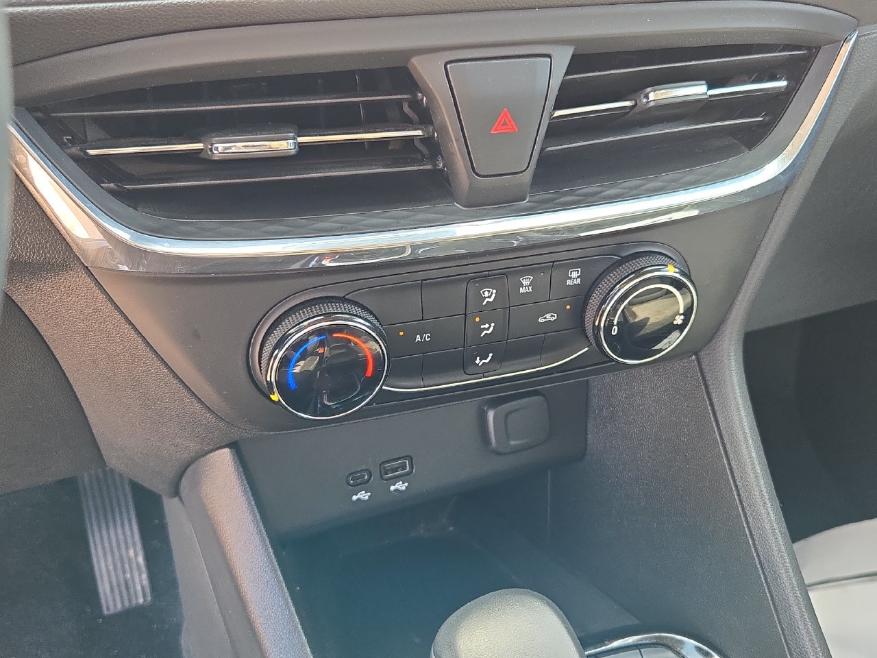Used 2025 Buick Encore GX Preferred FWD image 15