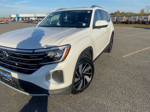 Used 2024 Volkswagen Atlas SEL image 4