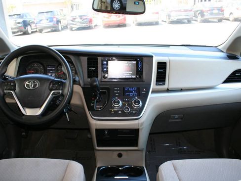 Used 2017 Toyota Sienna LE w/ Protection Package FWD image 14