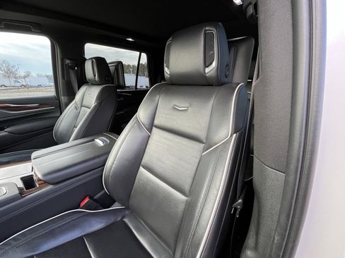 Used 2021 Cadillac Escalade Premium Luxury image 16