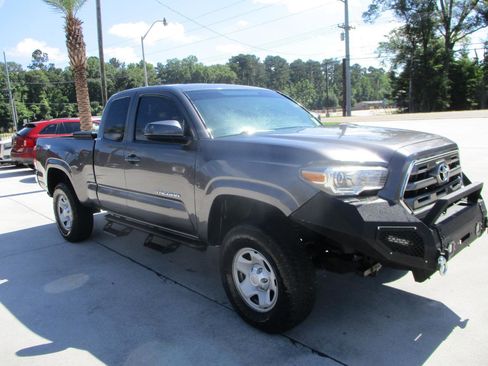 Used 2017 Toyota Tacoma SR5 AWD/4WD image 26