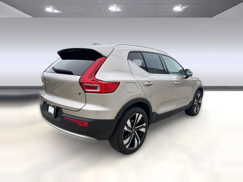 Certified 2024 Volvo XC40 B5 Plus w/ Protection Package Premier AWD/4WD image 9