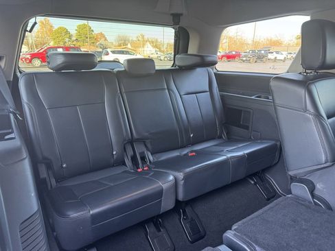 Used 2024 Ford Expedition XLT image 15