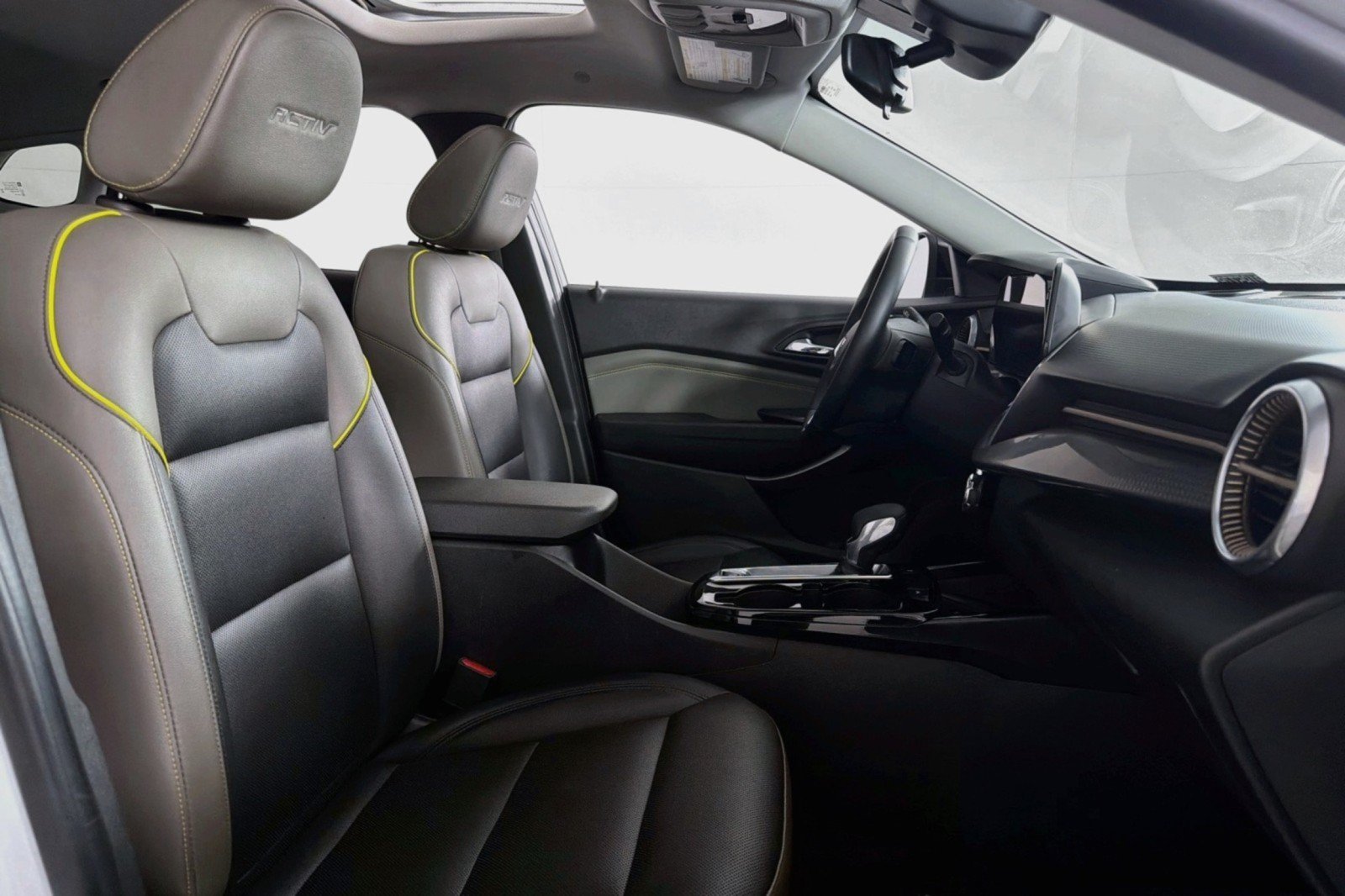 Used 2024 Chevrolet Trax ACTIV w/ Sunroof Package FWD image 6