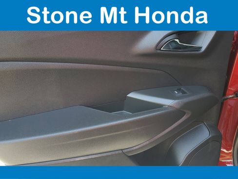 Used 2025 Chevrolet Trax LT w/ LT Convenience Package FWD image 12