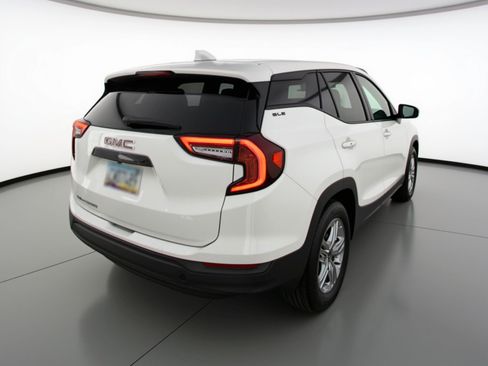 Used 2024 GMC Terrain SLE FWD image 9