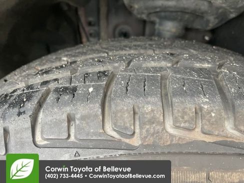 Used 2021 Toyota Highlander XLE AWD/4WD image 27