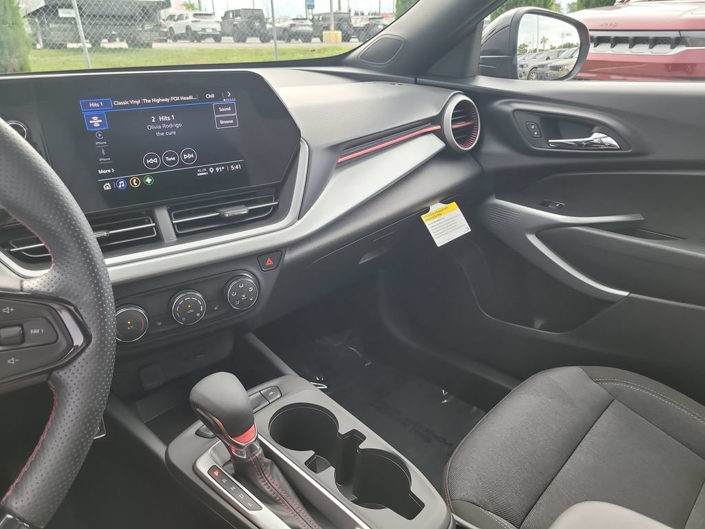 Used 2025 Chevrolet Trax RS w/ Sunroof Package FWD image 22