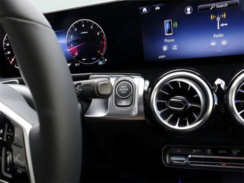 New 2025 Mercedes-Benz GLB 250 4MATIC image 29