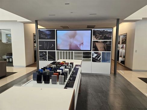 Used 2020 Land Rover Range Rover Velar R-Dynamic S image 42