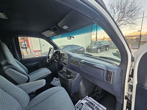 Used 2000 GMC Savana 3500 Extended RWD image 22