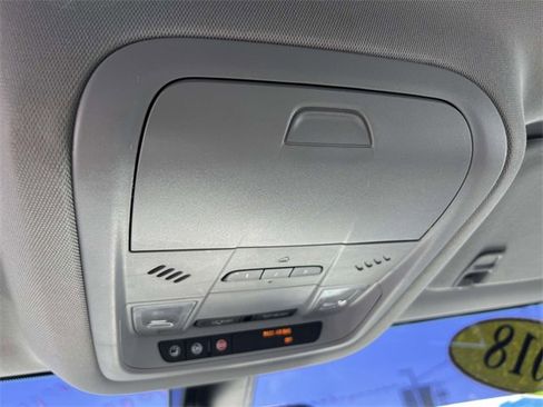 Used 2018 GMC Acadia SLT image 32