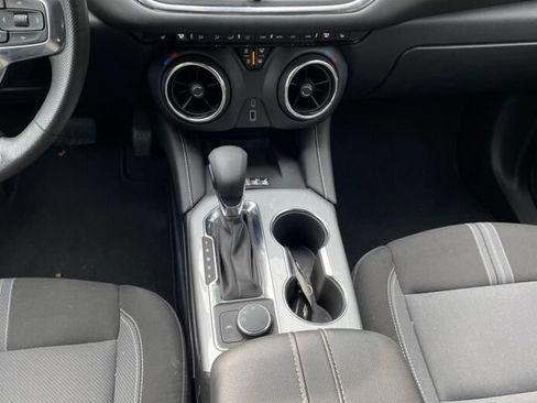 Used 2024 Chevrolet Blazer LT w/ Convenience Package FWD image 9
