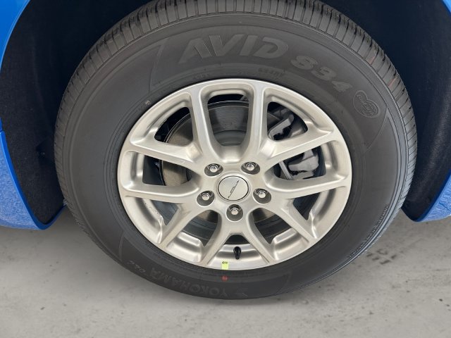 New 2027 Chrysler Pacifica Select w/ Family Tech Group FWD image 14