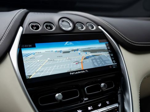 Used 2023 Aston Martin DBX AWD/4WD image 37