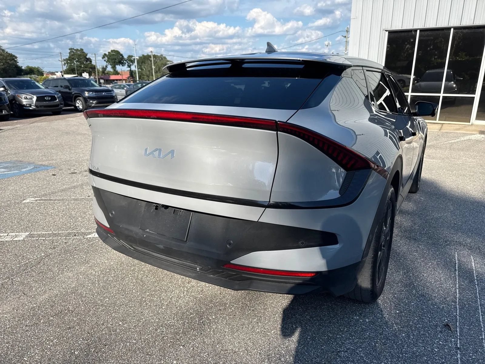 Used 2025 Kia EV6 Light w/ Light LR Technology Package RWD image 8