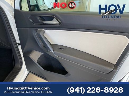 Used 2018 Volkswagen Tiguan SE AWD/4WD image 49