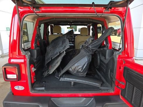 Used 2019 Jeep Wrangler Unlimited Sahara w/ Dual Top Group AWD/4WD image 21