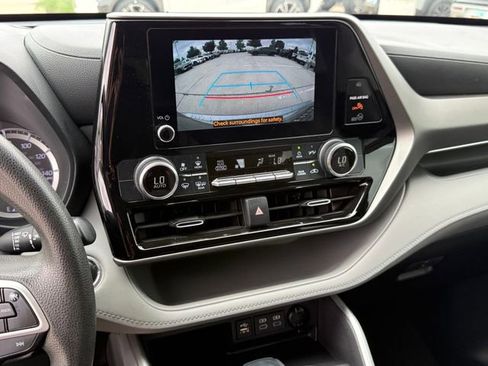 Used 2023 Toyota Highlander L FWD image 20