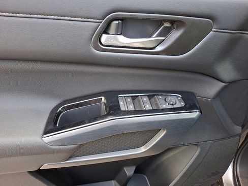 New 2025 Nissan Pathfinder SL image 8