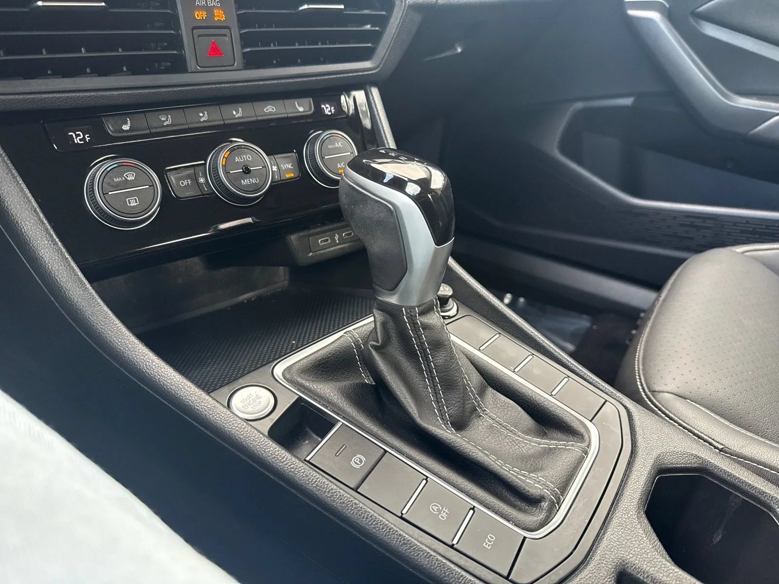 Used 2022 Volkswagen Jetta SE FWD image 24