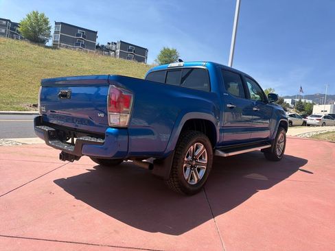 Used 2016 Toyota Tacoma Limited w/ Towing Package image 7