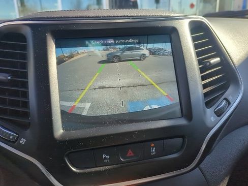 Used 2022 Jeep Cherokee Latitude Lux w/ Sun & Sound Group image 13