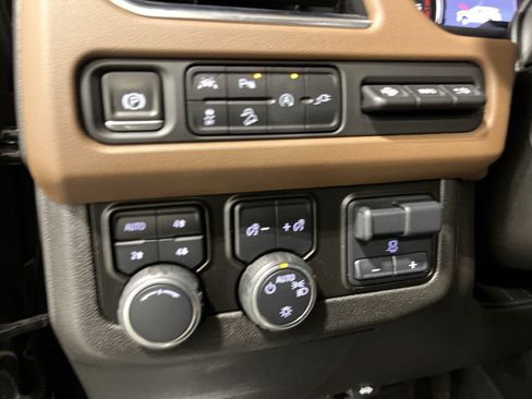 Used 2021 Chevrolet Tahoe High Country w/ Premium Package AWD/4WD image 30