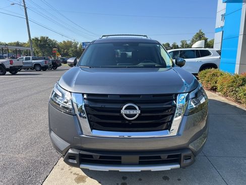 Used 2024 Nissan Pathfinder Platinum image 4