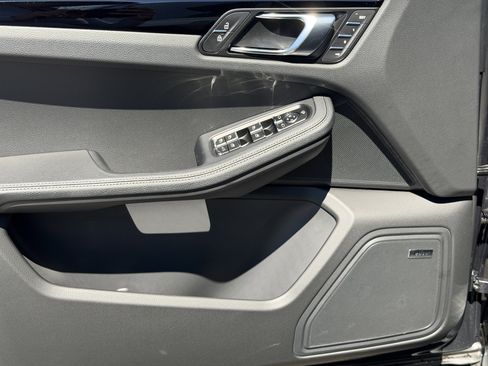 New 2026 Porsche Macan image 19